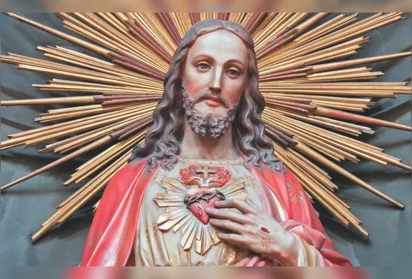 Fiéis celebram a solenidade do Sagrado Coração de Jesus com missas, procissões e momentos de oração nesta sexta-feira (12) na Grande Vitória