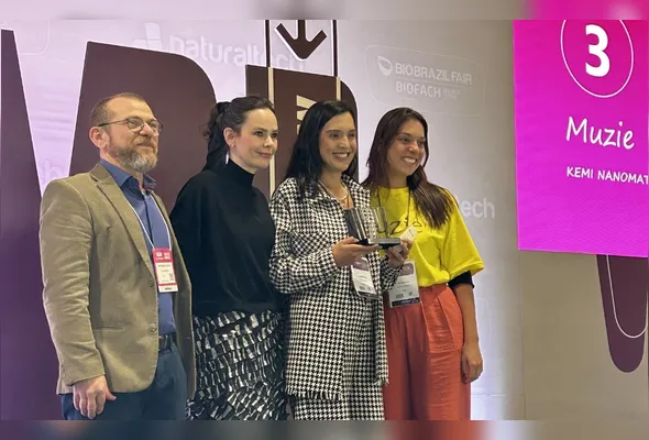 Acelerada pela Bbutton Ventures, empresa venceu na Naturaltech com esfoliante feito de casca de arroz e microcelulose da bananeira
