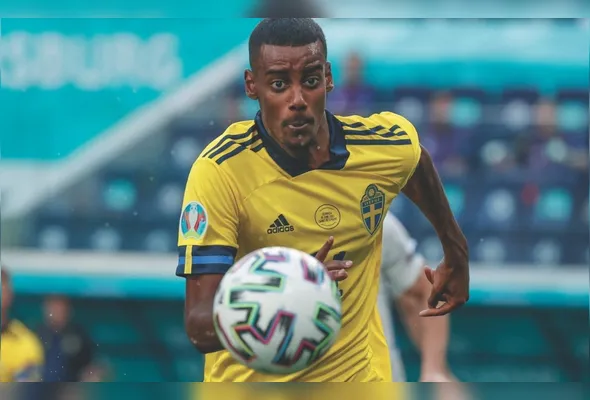 Isak, atacante do Liverpool, é uma das esperanças ofensivas da Suécia