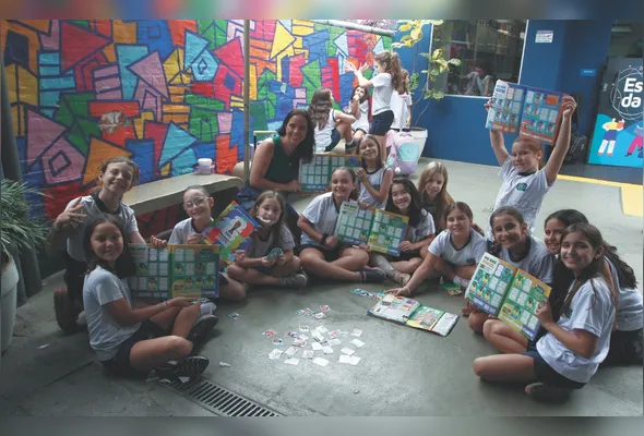Na Escola da Ilha, o dia de trocar figurinhas é nas sextas-feiras, durante  entrada, recreio e saída, com acompanhamento de professores e  auxiliares