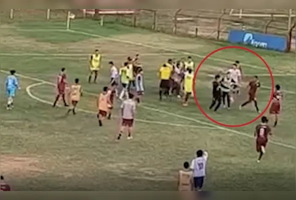 Imagem ilustrativa da imagem VÍDEO: jogador sub-17 desmaia após ser agredido durante partida de futebol no ES