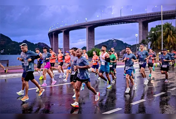 Corredores durante a Maratona de Vitória