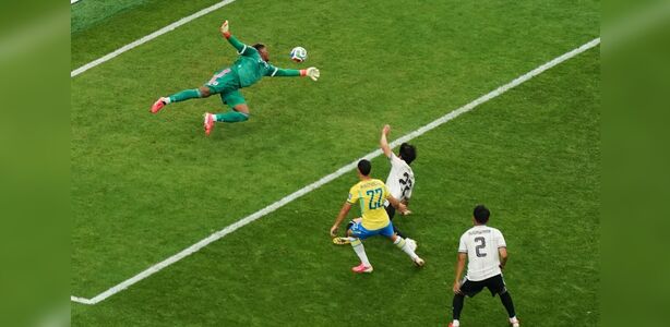 Jornais 'cornetam' Brasil após virada contra o Japão na Copa: 'Foi graças à camisa'