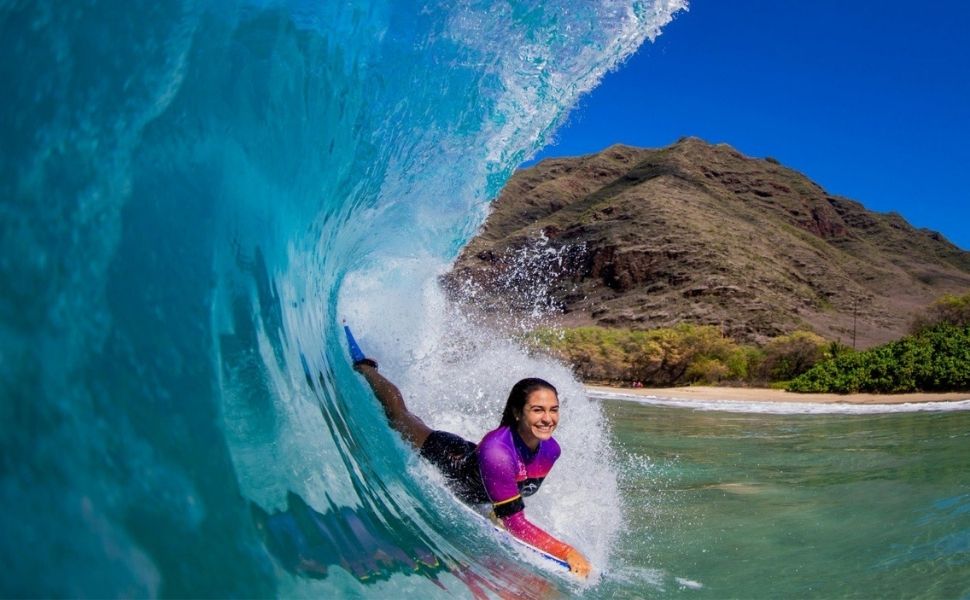 Madre e hija representan al Espíritu Santo en el Circuito Brasileño de Bodyboarding 2026