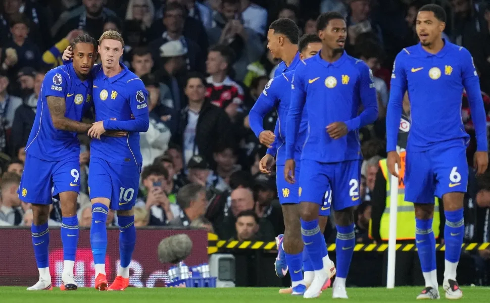 Imagem ilustrativa da imagem Chelsea vence Fulham em jogo eletrizante com gol relâmpago de João Pedro