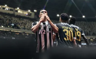 Imagem ilustrativa da imagem Atlético empata com o Bragantino nos acréscimos e avança na Sul-Americana