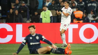 Imagem ilustrativa da imagem Fluminense supera expulsão e polêmica, elimina Rivadavia nos pênaltis e avança