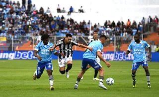 Imagem ilustrativa da imagem Santos segura Macará em gramado ruim e avança na Sul-Americana