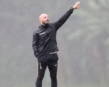 Imagem ilustrativa da imagem Botafogo demite Franclim Carvalho após surra e queda de rendimento