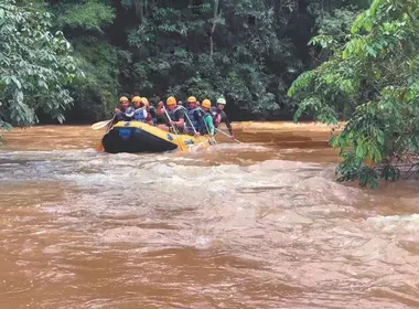 Imagem ilustrativa da imagem Diversão e adrenalina no Rio Jucu em Domingos Martins