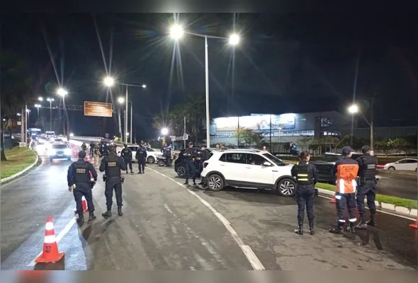 Bloqueio realizado na Ilha do Príncipe, próximo à Rodoviária de Vitória,  durante o último final de semana