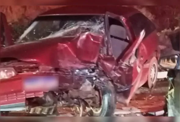 Acidente envolveu um Toyota Corolla e um Volkswagen Gol, que trafegavam em sentidos opostos
