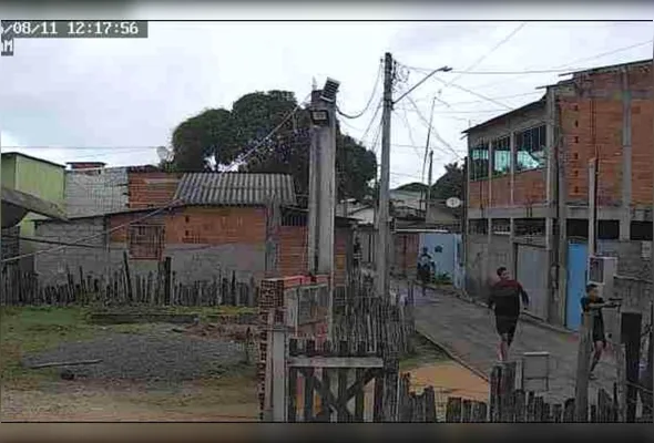 Durante o ataque, foram utilizadas uma submetralhadora e outra arma de fogo que ainda não foi localizada pela polícia