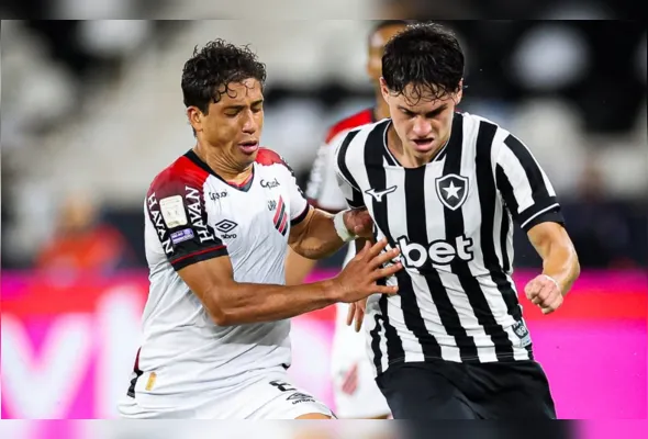 Com o resultado, o Athletico chega a 44 pontos e encosta no vice-líder Flamengo