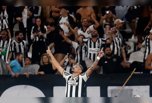 Atacante de 35 anos volta ao Botafogo com salário menor, contrato até 2026 e status de ídolo após 44 gols em 141 jogos