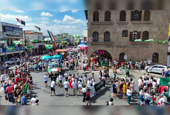 Carrettino della Cappitella, o grande desfile de famílias, reuniu 56 blocos e cerca de 3 mil participantes pelas ruas da cidade