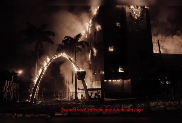 Imagem ilustrativa da imagem Corinthians multa Memphis Depay por imagens do Parque São Jorge em chamas