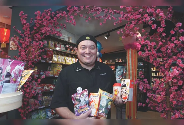 Lukas transformou o interesse pela cultura geek em negócio e hoje tem três lojas que vendem  alimentos de  países orientais
