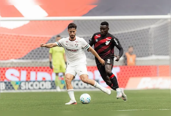Times fizeram partida movimentada na Arena da Baixada; Viveros marcou de pênalti nos minutos finais e garantiu o empate para o Athletico-PR