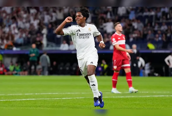 O atacante brasileiro Endrick, do Real Madrid, comemora após marcar gol na partida entre Real Madrid e Stuttgart válida pela 1ª rodada da Liga dos Campeões da UEFA, no Estádio Santiago Bernabéu, em Madri, na Espanha, nesta terça-feira, 17 de setembro de 2024. Com o gol do brasileiro em sua estreia na competição, o Real venceu por 3 a 1