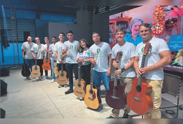 A Orquestra Amigos do Violão, de Alfredo Chaves, sobe ao palco na noite de amanhã, em Pindobas