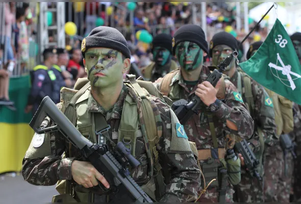 Desfile cívico-militar que ocorreu na avenida Beira-Mar em 2023