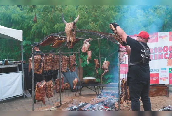 Uma das estações para preparo de churrasco da Parrillada do Chefe