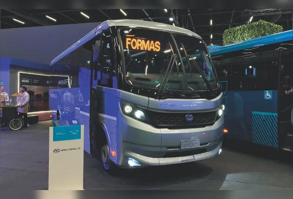 Na feira, estão expostos exemplos de modelos desenvolvidos no Brasil