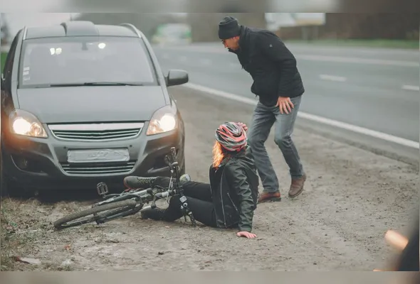 Ciclista atropelado: orientação é usar equipamentos de proteção