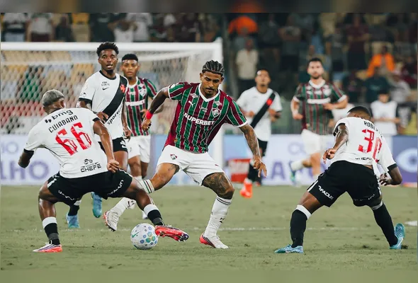 John Kennedy sofreu ruptura no joelho direito contra o Vasco no Maracanã, passará por cirurgia e pode ficar até nove meses fora