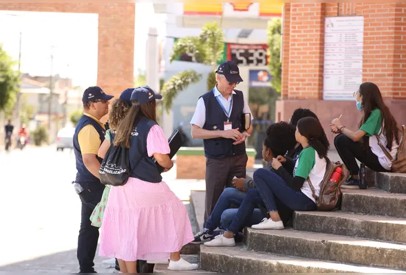 Voluntários da Igreja Cristã Maranata levam mensagem de esperança às pessoas nas ruas