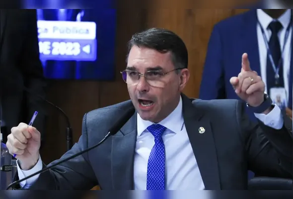 Flávio Bolsonaro foi filiado ao partido Missão sem ter conhecimento
