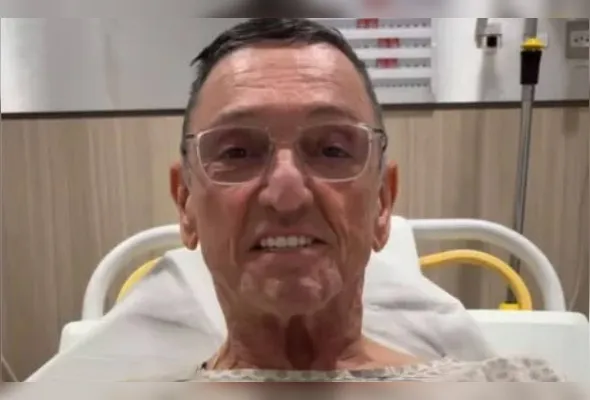 O cantor, que em maio lançou novo álbum, "Coisas da Vida", gravou um vídeo no hospital
