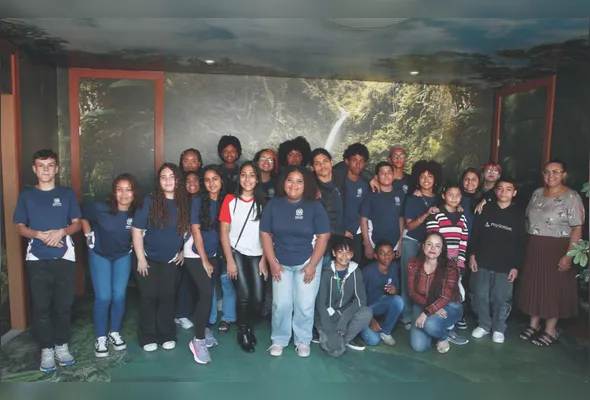 Alunos da escola Antonio Engrácio da Silva, de Feu Rosa, na Serra, visitaram a sede da Rede Tribuna