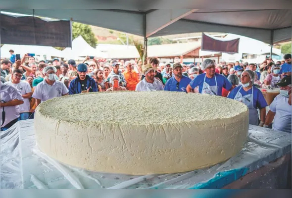 Queijo gigante preparado no ano passado: após o  desfile, ele será servido com doce de mamão ao público