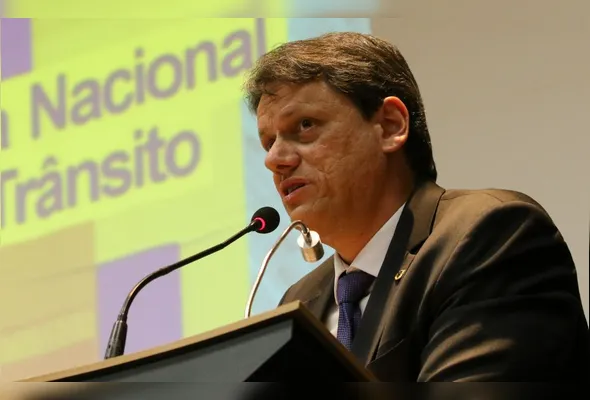 Tarcísio de Freitas registrou sua candidatura à reeleição