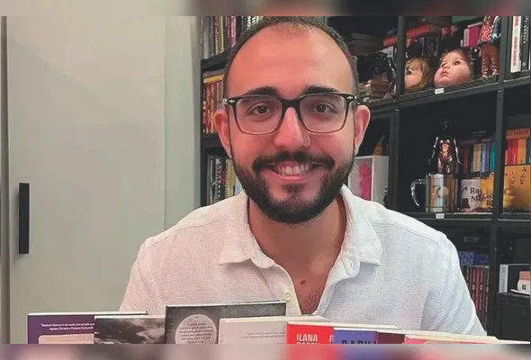 Raphael Montes é famoso por seus livros de suspense psicológico