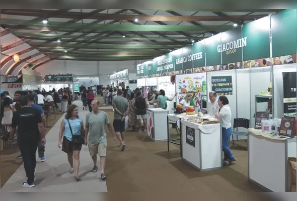 Visitantes durante o Coffees 2026, onde foi apresentada a  Rota do Cacau e Sabores de Linhares