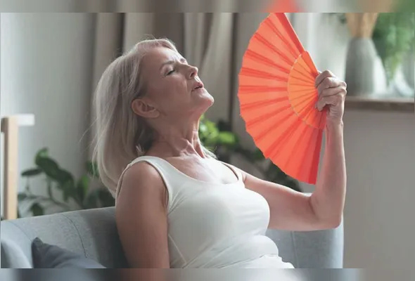 Ondas de calor, também conhecidas como fogachos, estão entre os sintomas mais comuns da menopausa