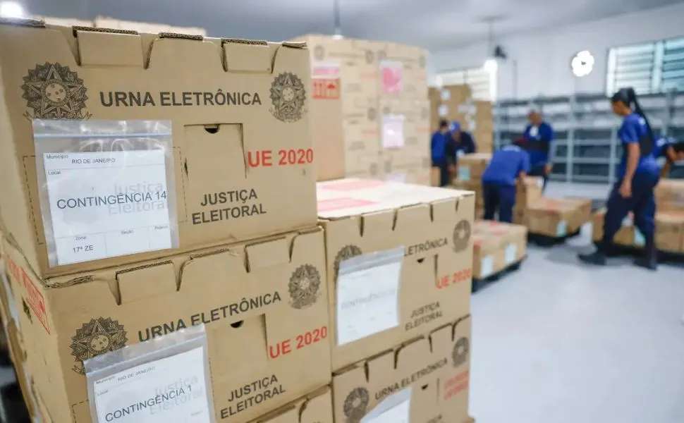 Imagem ilustrativa da imagem Tribunais distribuem urnas e preparam sessões para eleição