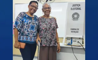 Imagem ilustrativa da imagem Aos 99 anos, eleitora vai às urnas acompanhada da filha em Vila Velha