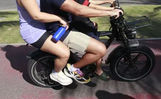 Imagem ilustrativa da imagem Blitz da bike elétrica flagra abusos no trânsito
