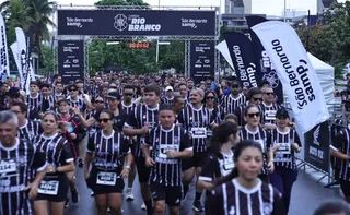 Imagem ilustrativa da imagem Capa-pretas dão show em corrida na orla de Camburi