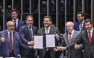 Imagem ilustrativa da imagem Congresso promulga emenda do fim da 6x1; escala 5x2 começa em 60 dias