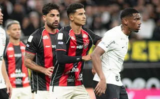 Imagem ilustrativa da imagem Corinthians pressiona, empata com o Vitória e segue perto do Z-4