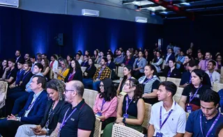 Imagem ilustrativa da imagem Evento em faculdade reúne empresários e alunos para discutir negócios e tecnologia