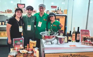 Imagem ilustrativa da imagem Feira com delícias da roça e shows na Praça do Papa