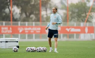 Imagem ilustrativa da imagem Jornal espanhol chama Filipe Luís de 'invencível' e vê brasileiro ameaçar o PSG