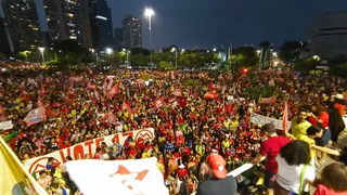 Imagem ilustrativa da imagem Manifestantes pró-Lula fazem ato na Praça do Papa