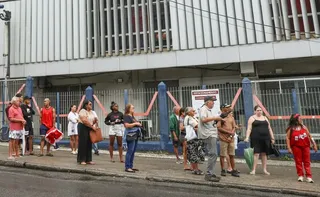 Imagem ilustrativa da imagem Mesários reclamam de decisão do TSE e afirmam que seções já foram encerradas